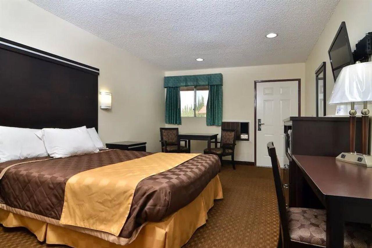 Americas Best Value Inn Calimesa Bagian luar foto